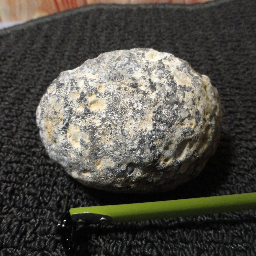 Natural Agate 1/2 Geode~3x2"tall~Crystal ~Reiki~Apothecary~Wiccan - Picture 3 of 4